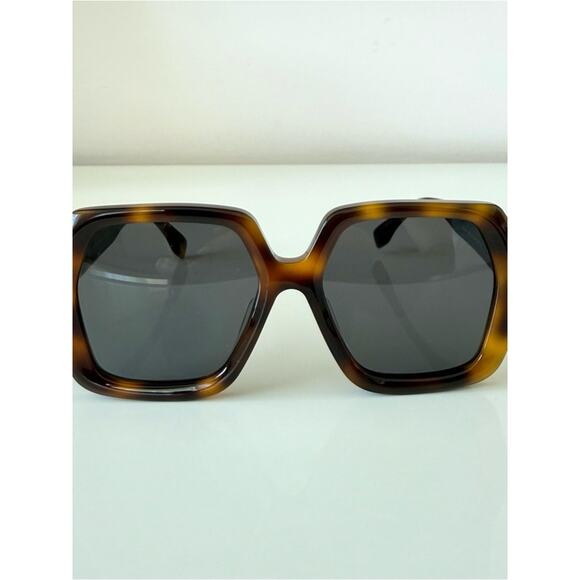 NEW!!! Fendi women oversized sunglasses FE40139F 53A Authentic main image 4